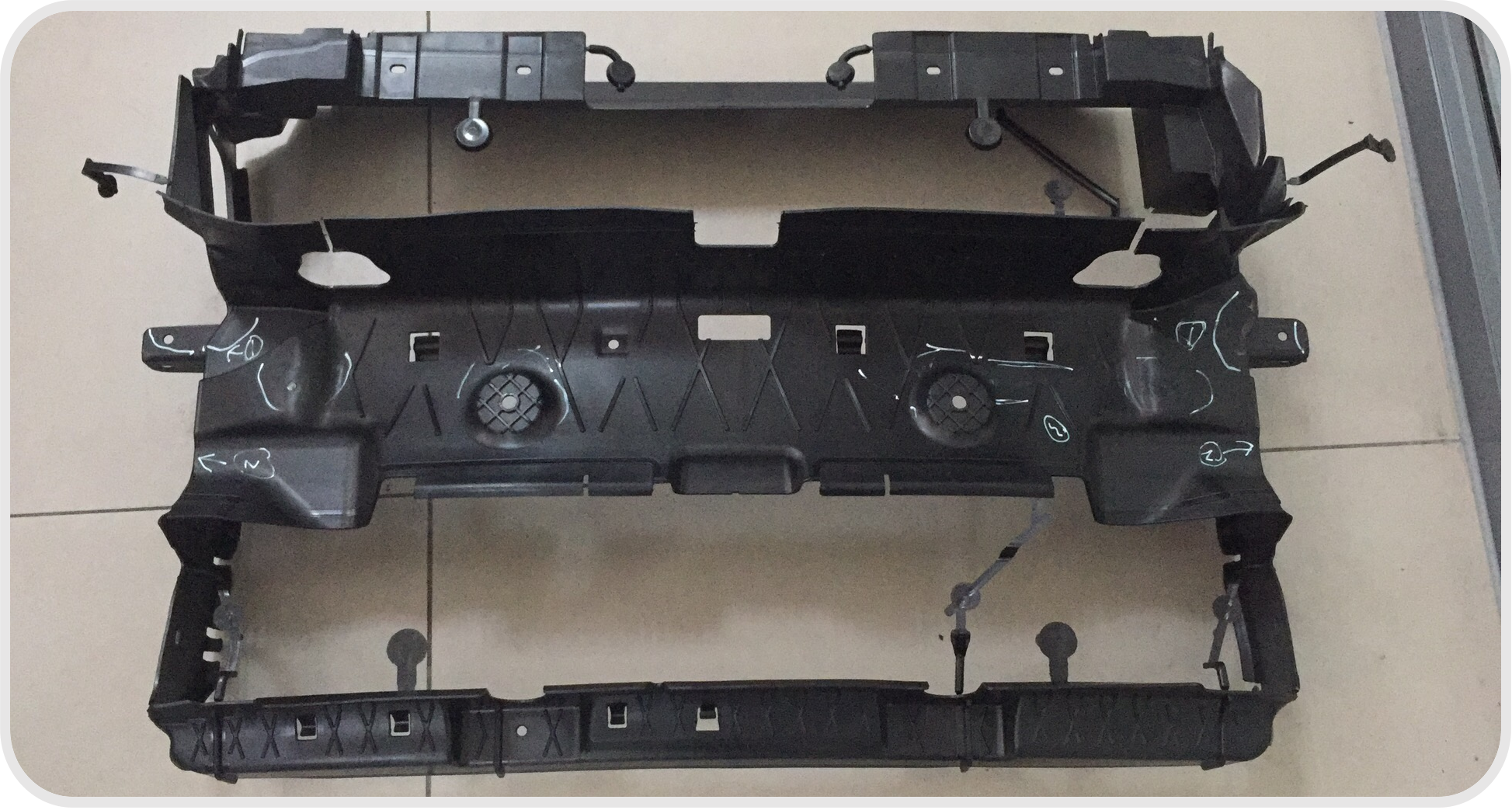 Khuôn hai màu lớn